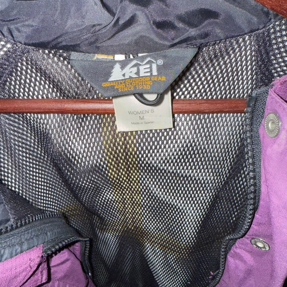 REI Women’s Plum Waterproof Hooded Ski Jacket - Picture 2 of 3